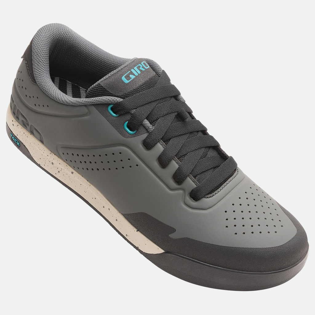 Giro Latch W Flatpedal Schuhe in GRAU