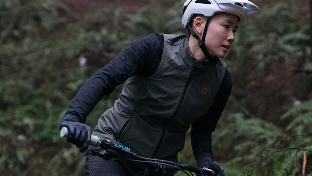 Giro W Cascade Insulated Vest Thermoweste in SCHWARZ