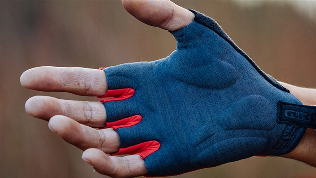 Giro Supernatural W Velohandschuhe kurz in SCHWARZ