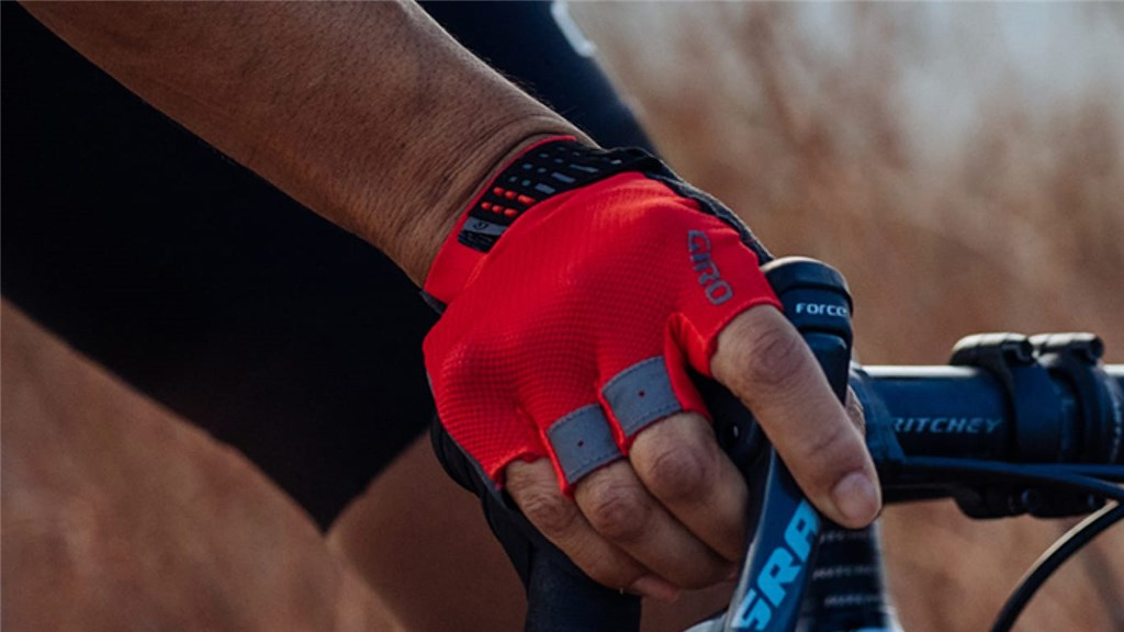 Giro Supernatural Velohandschuhe kurz in SCHWARZ