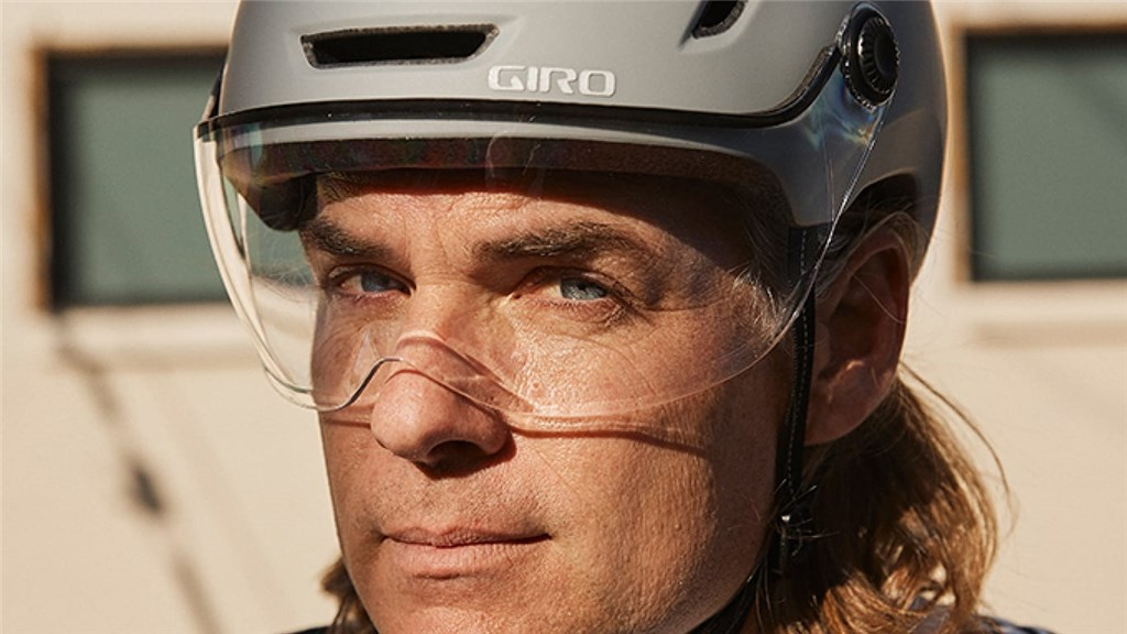 Giro Evoke LED MIPS Stadt- und E-Bike Helm in GRAU