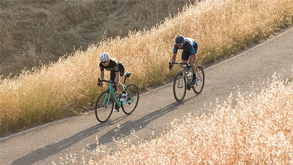 Giro Vasona W MIPS Stadt- und E-Bike Helm in WEISS