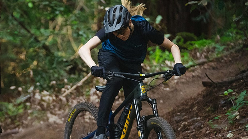 Giro Deed W Flatpedal Schuhe in GRAU